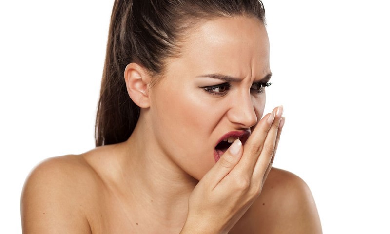 Ce cauzeaza respiratia urat mirositoare (halena bucala)